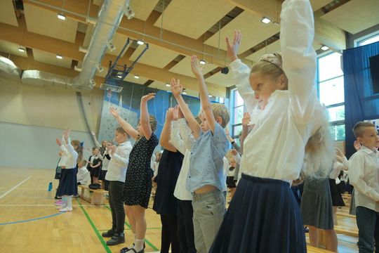 Pierwszaki świętowały nowy rok szkolny tańcząc