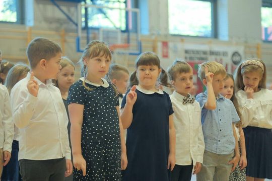 Dzieci ślubują pilnie się uczyć