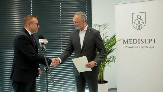 Konferencja prasowa ministra Artura Sobonia poświęcona przekazaniu decyzji o wsparciu dla Medisept