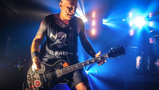 Galeria Fabryki Kultury Zgrzyt z koncertu: No Profits i Włochaty