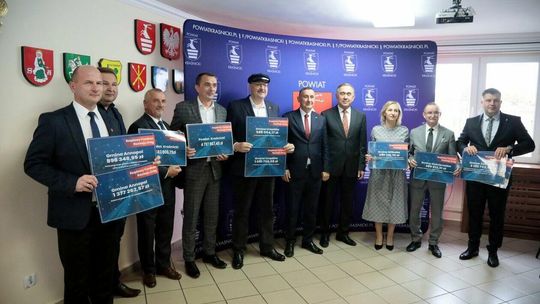 Przekazanie promes w Starostwie Powiatowym w Kraśniku 