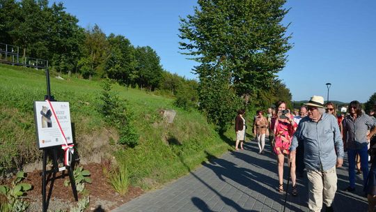 Aleja Mistrzów Polskiej Ilustracji w Krasnobrodzie