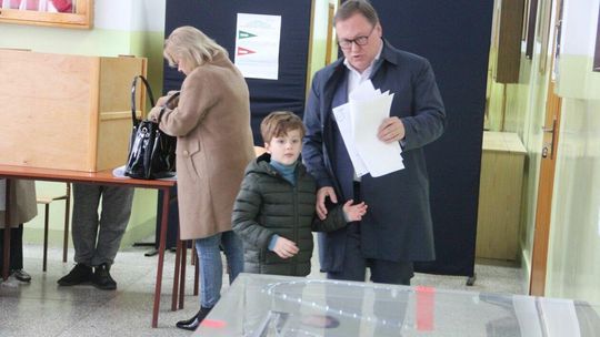 Biała Podlaska. Poseł Dariusz Stefaniuk i senator Grzegorz Bierecki głosują 