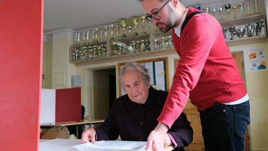 Wybory w Lublinie. Lokal wyborczy nr 129 w Szkole Podstawowej Nr 4 przy ul. Hiacyntowej Wybory w Lublinie. Lokal wyborczy nr 129 w Szkole Podstawowej Nr 4 przy ul. Hiacyntowej