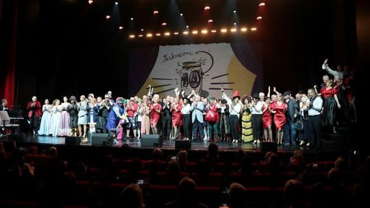 Spektakl "Zakręcona Dziesiątka" Lubelskiej Akcji Charytatywnej 