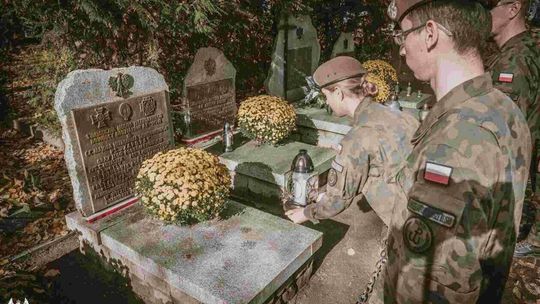 Lubelscy terytorialsi odwiedzają groby bohaterów