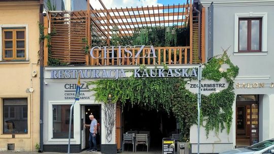 GASTRONOMIA: Restauracja Chisza na Świętoduskiej – aranżacja wejścia i wnętrza