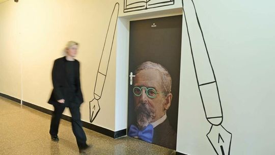 Projekt kreatywny MATCH - prezentacja grafik zdobiących korytarz SP 20 