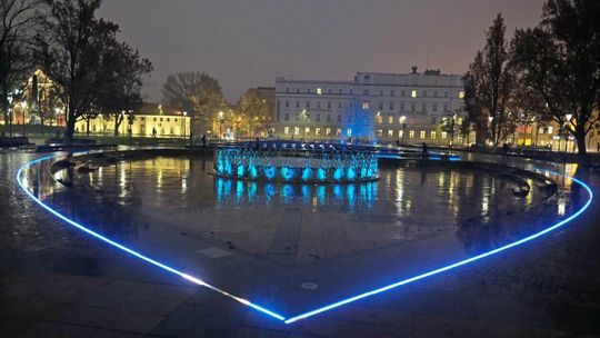 Plac Litewski na niebiesko