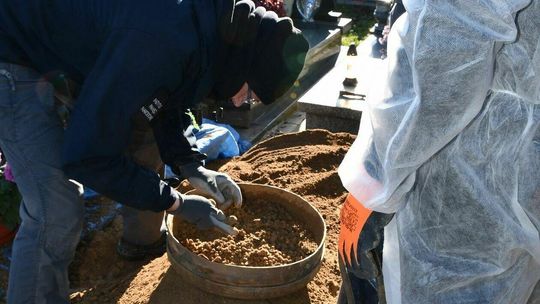 Szczątki na cmentarzu przy Unickiej Szczątki na cmentarzu przy Unickiej