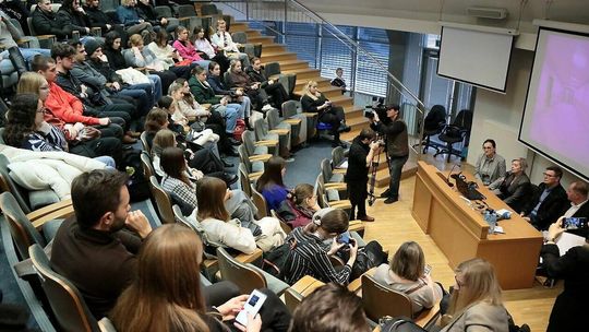 Konferencja prasowa - konkurs na aranżację kolorystyczną wnętrz szpitalnych Konferencja prasowa - konkurs na aranżację kolorystyczną wnętrz szpitalnych