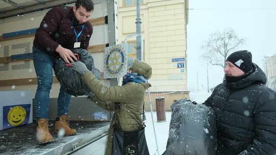 Zbiórka darów w akcji Pomóż Dzieciom Przetrwać Zimę Zbiórka darów w akcji Pomóż Dzieciom Przetrwać Zimę