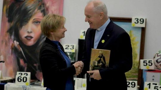 Aukcja charytatywna w ramach akcji Pomóż Dzieciom Przetrwać Zimę Aukcja charytatywna w ramach akcji Pomóż Dzieciom Przetrwać Zimę