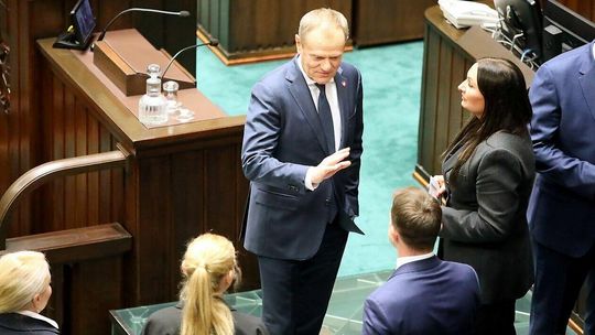 Posiedzenie Sejmu X kadencji - posłowie, rozmowy Posiedzenie Sejmu X kadencji - posłowie, rozmowy