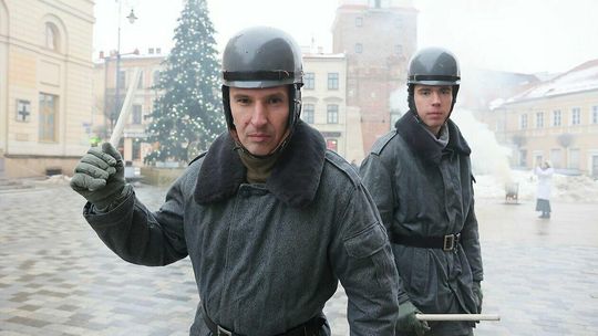 Patrole ZOMO, BWP i koksowniki na ulicach...