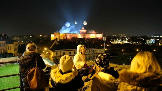 Układ Słoneczny nad lubelskim Zamkiem