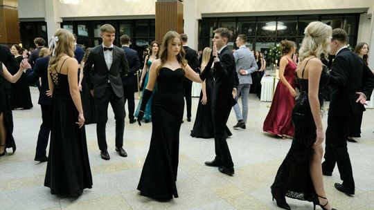 Studniówki 2024: bal maturzystów V LO