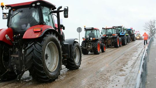 Rolnicy protestowali na wiadukcie