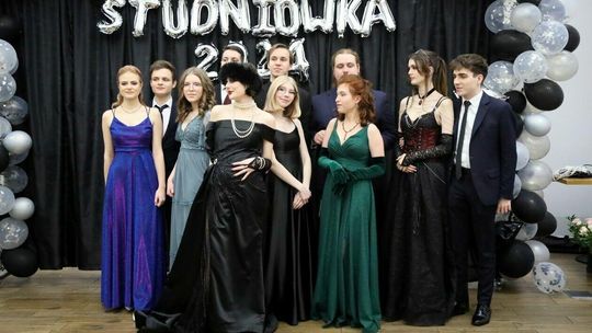 Bal studniówkowy w XXX Liceum Ogólnokształcącym Bal studniówkowy w XXX Liceum Ogólnokształcącym