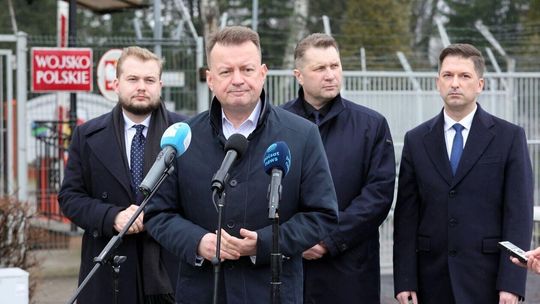 Konferencja Mariusza Błaszczaka przed dowództwem 19 Brygady Zmechanizowanej