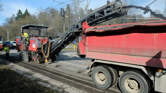 Drogowcy naprawiaja ul. Głęboką i al. Witosa
