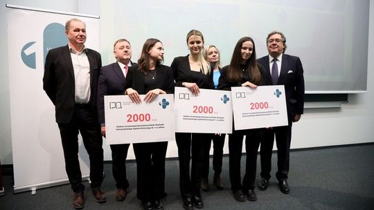 Rozstrzygniecie konkursu na aranżację kolorystyczną wnętrz przy ul. Chmielnej Rozstrzygniecie konkursu na aranżację kolorystyczną wnętrz przy ul. Chmielnej