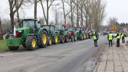 Protesty roliników: blokada skrzyżowania ulic: Żeglarska - Janowska - Krężnicka