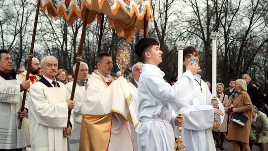 Procesja rezurekcyjna w Parafii pw. Niepokalanego Serca Maryi i św. Franciszka w Lublinie Procesja rezurekcyjna w Parafii pw. Niepokalanego Serca Maryi i św. Franciszka w Lublinie