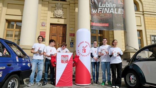 Licealiści zachęcali lublinian do udziału w niedzielnych wyborach Licealiści zachęcali lublinian do udziału w niedzielnych wyborach