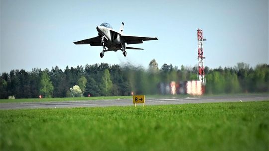 Piloci nad Dęblinem Piloci nad Dęblinem