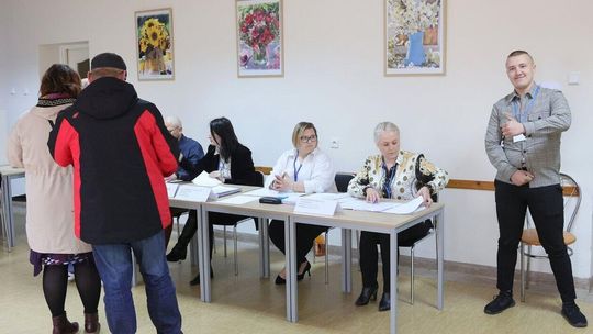 Druga tura wyborów samorządowych w Obwodowej Komisji Wyborczej nr 6 w Świdniku