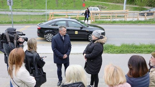 Konferencja prasowa przy przejsciu dla pieszych na ul. Filaretów