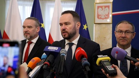 Konferencja prasowa Wojewody Lubelskiego Krzysztofa Komorskiego 100 dni Konferencja prasowa Wojewody Lubelskiego Krzysztofa Komorskiego 100 dni