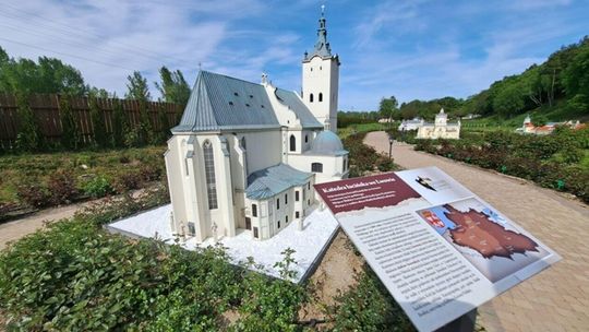 Park Miliona Róż i Zabytków Kresowych w Kazimierzu Dolnym Park Miliona Róż i Zabytków Kresowych w Kazimierzu Dolnym