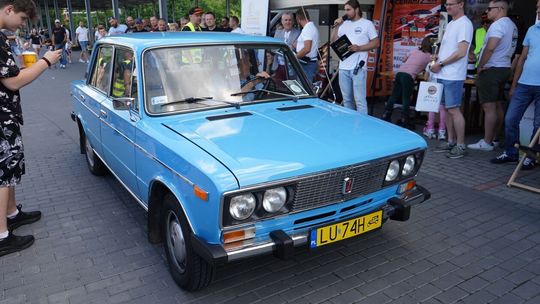 Klasyki mają się dobrze. Stare samochody w Puławach Klasyki mają się dobrze. Stare samochody w Puławach