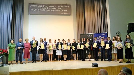 Stypendia dla uczniów podstawówek– laureatów konkursów przedmiotowych i tematycznych Stypendia dla uczniów podstawówek– laureatów konkursów przedmiotowych i tematycznych