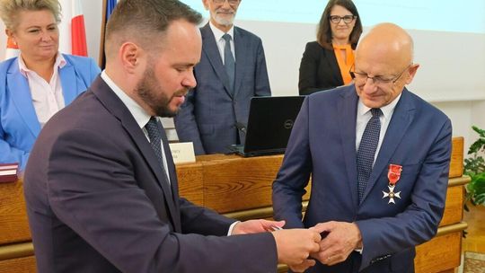 Samorządowcy otrzymali medale z rąk wojewody lubelskiego Krzysztofa Komorskiego Samorządowcy otrzymali medale z rąk wojewody lubelskiego Krzysztofa Komorskiego