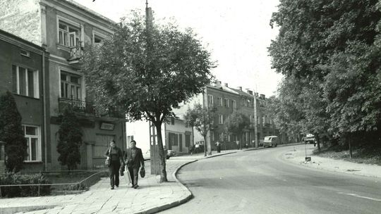 Spacer po Starym Kraśniku. Zobacz jak wyglądał Kraśnik w 1981 r. 