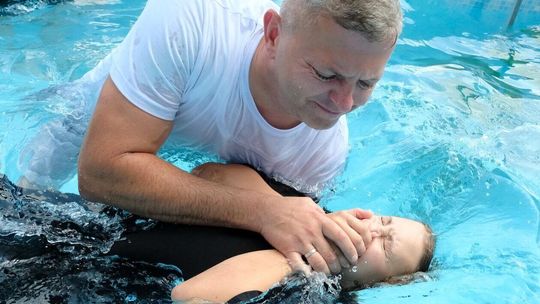 Chrzest Świadków Jehowy na Arenie Lublin Chrzest Świadków Jehowy na Arenie Lublin