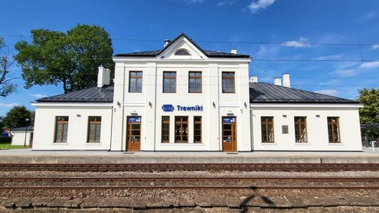 Odnowiona stacja kolejowa w Trawnikach
