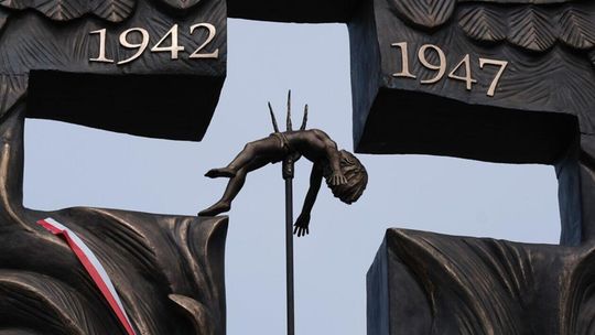 Uroczystość odsłonięcia pomnika Rzeź Wołyńska w Domostawie Uroczystość odsłonięcia pomnika Rzeź Wołyńska w Domostawie