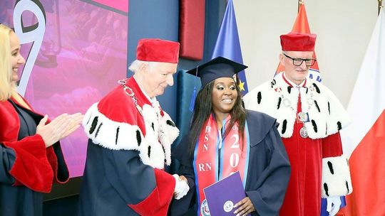 Akademia Wincentego Pola ma nowych absolwentów pielęgniarstwa 