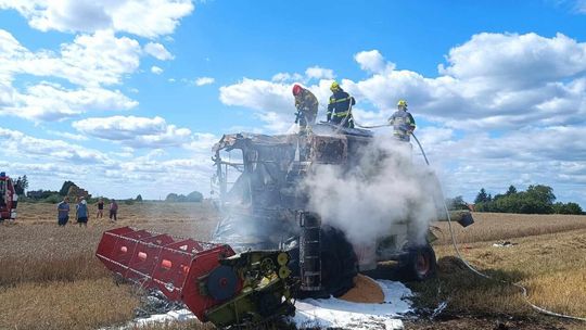 Pożar kombajnu podczas żniw Pożar kombajnu podczas żniw