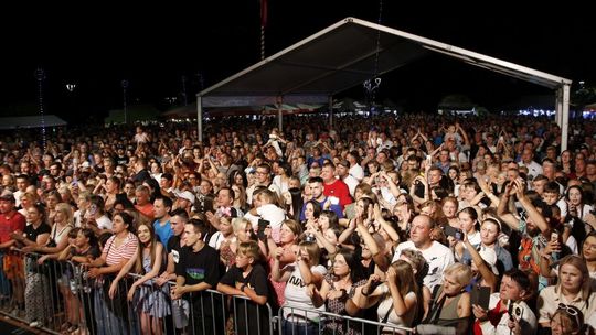 Dożynki gminne w Kurowie. Wieczorne koncerty Dożynki gminne w Kurowie. Wieczorne koncerty