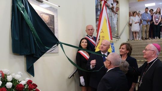 Odsłonięcie tablicy pamiątkowej w COZL poświęconej prof. Elżbiecie Starosławskiej Odsłonięcie tablicy pamiątkowej w COZL poświęconej prof. Elżbiecie Starosławskiej