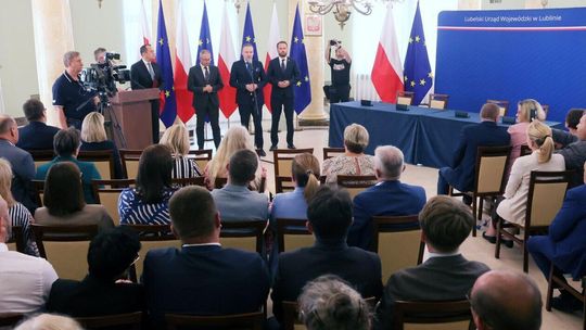 Podpisanie umów na budowę dróg Podpisanie umów na budowę dróg