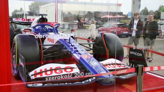 Bolid F1 na ul. Krężnickiej Bolid F1 na ul. Krężnickiej