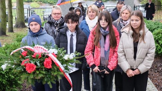 Uroczystości upamiętniające masowy mord dokonany w 1939 roku we wsi Szczuczki przez Niemców Uroczystości upamiętniające masowy mord dokonany w 1939 roku we wsi Szczuczki przez Niemców