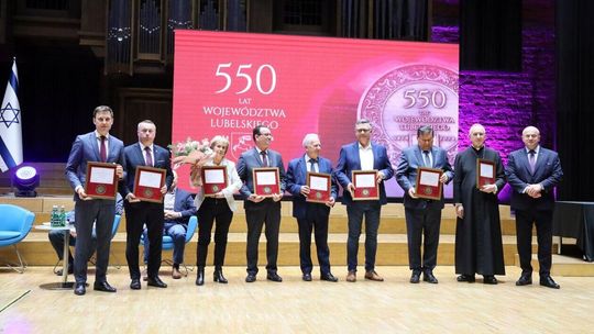 Światło ciemności. Ratowanie życia w czasie Holokaustu 