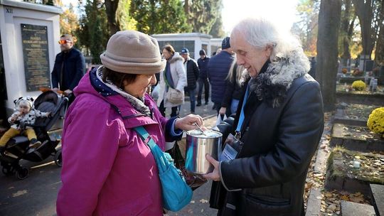  XXXVIII KWESTA NA RZECZ RATOWANIA ZABYTKOWYCH NAGROBKOW CMENTARZ NA UL. LIPOWEJ